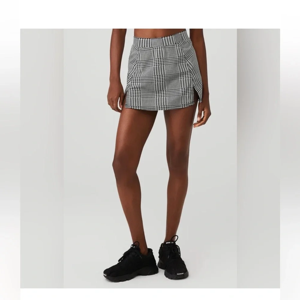 Very Rare Limited Edition Alo Yoga Jacquard Glenplaid Tennis Skirt. Size Medium